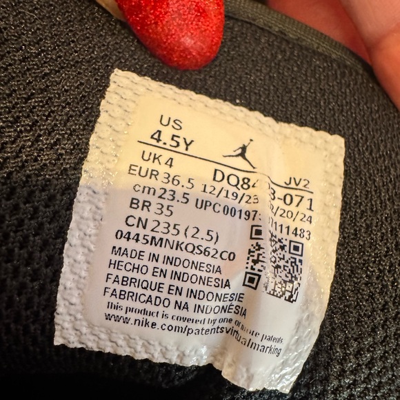 Air Jordan mid 1’s GS (4.5y) - Picture 10 of 11